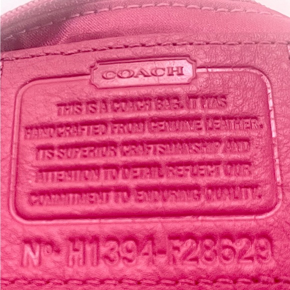 Pink Coach shoulder handbag. - Picture 3 of 5